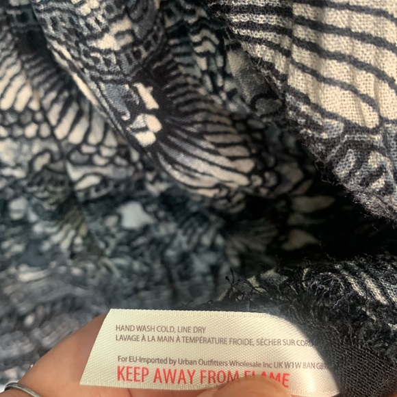 Free People Myna Tank in Floral Print Black Combo Frayed Raw Edges W-091 Sz S - Picture 10 of 13